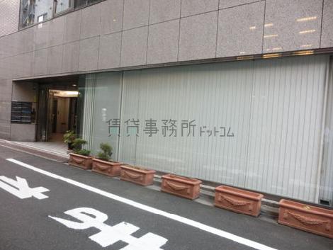 左側が入口です