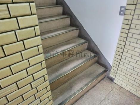 非常階段は建物内