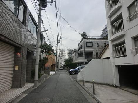 裏路地の小道です。