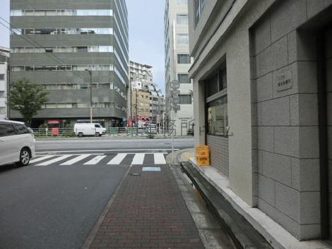 エントランス側の道路です