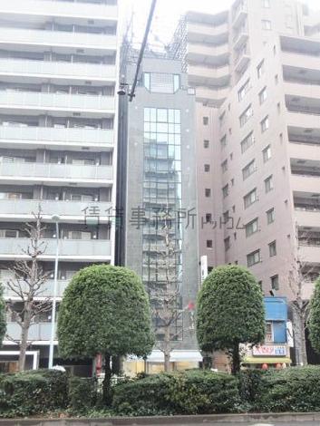 鏡面仕上げのガラス面