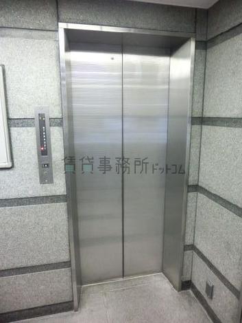 重圧感あるエレベーターです