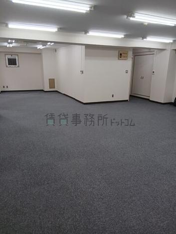 塩部ビルディングの室内