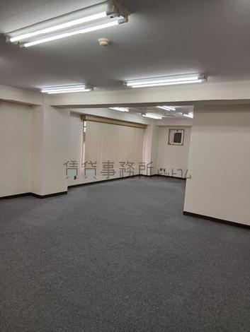 塩部ビルディングの室内