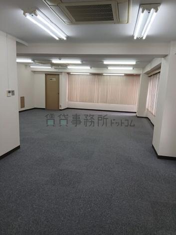 塩部ビルディングの室内