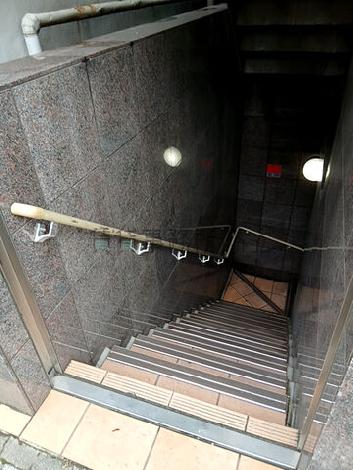 地下への階段