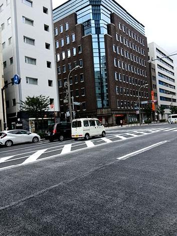 春日通りに面してます