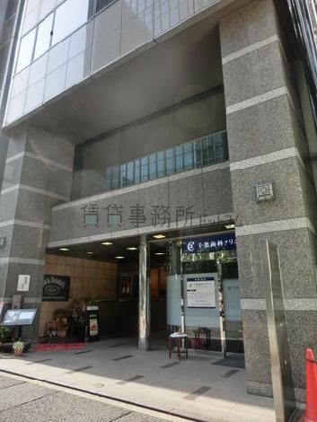御影石を多く使っています