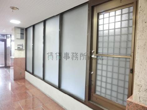 明るく安心感のある廊下です
