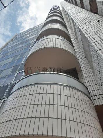 円形状の外階段外観