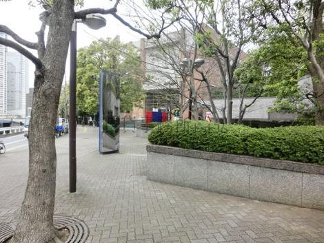 植栽が多く綺麗なビル周辺です