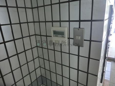 エントランス内もエアコンがあります