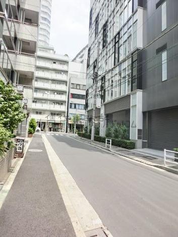 少し傾斜面です