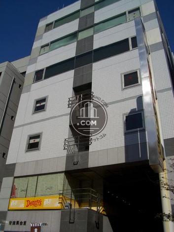 青森県会館の外観写真