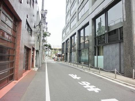 隣接する脇道