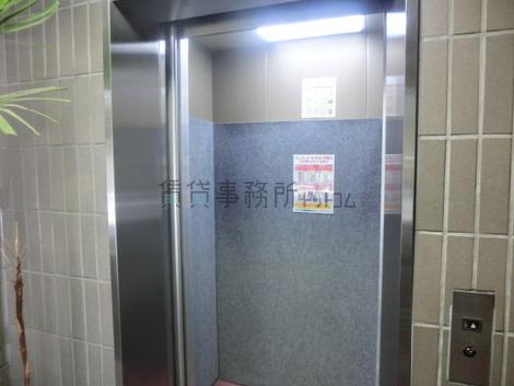 エレベーター内