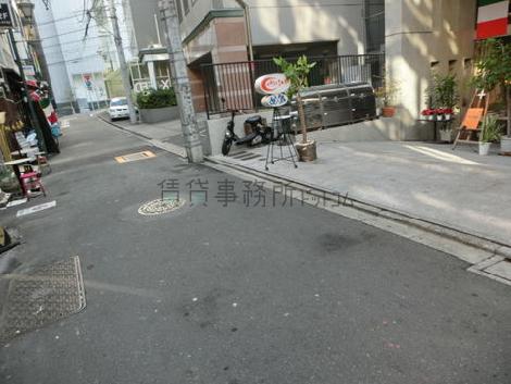 建物前道路