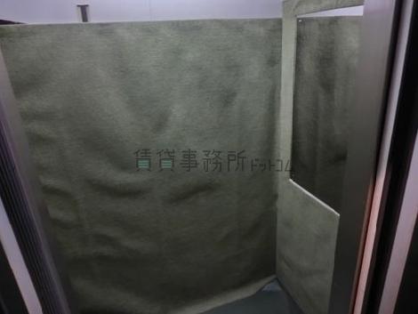 エレベーターの中