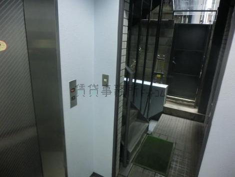 エレベーターホールはコンパクトにまとめられています
