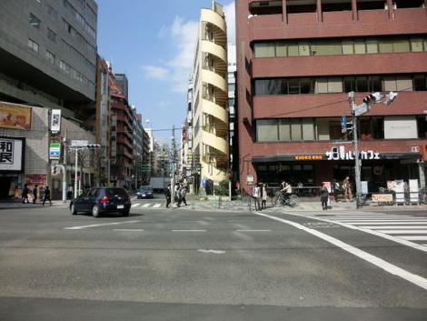 角地に位置しています