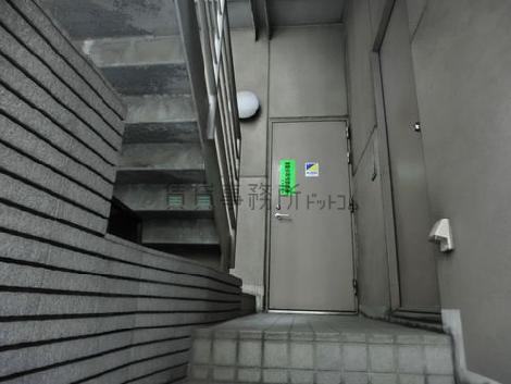 裏口出入口