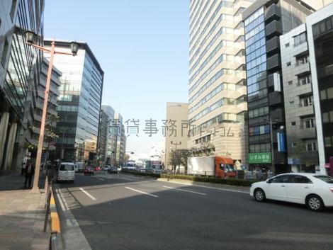 車通りの多い通り