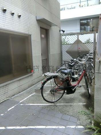 プラネットビルの室内