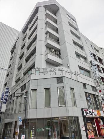 建物裏側から撮影。どこから見ても存在感がありますね