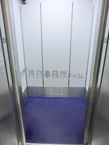 カゴ内はまずブルーが目に入ります
