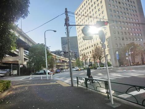 一ツ橋河岸交差点至近