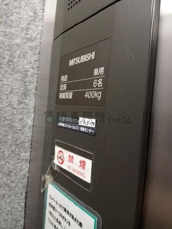 エレベーター６名乗り