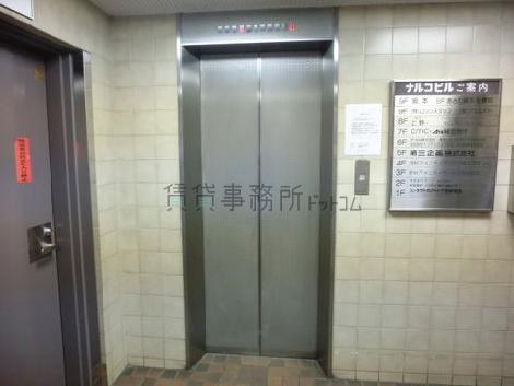 エレベーターが一基あります