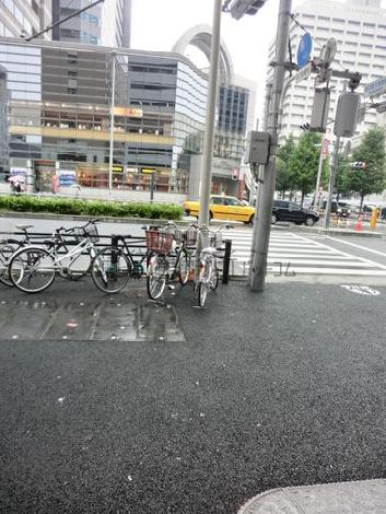 歩道は十分な広さです