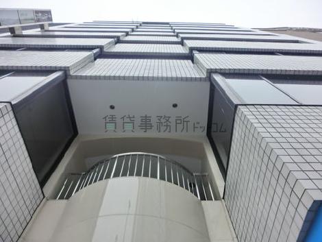 玄関を見上げた光景