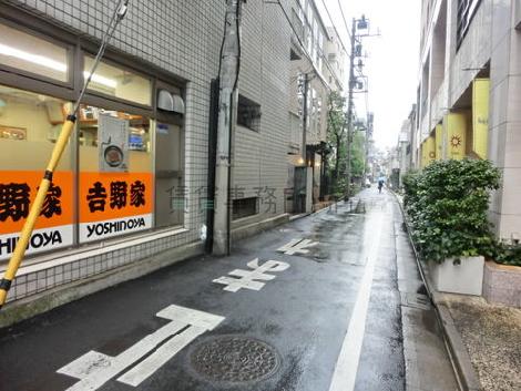 側面は静かな通りです