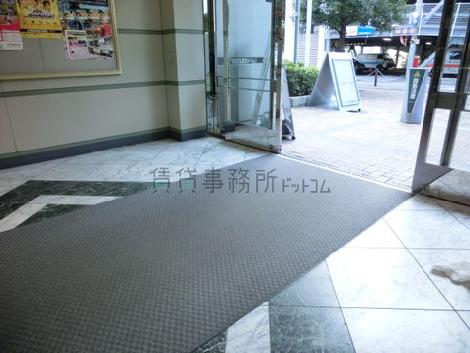 光の良く入る玄関