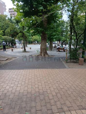 京橋公園目の前