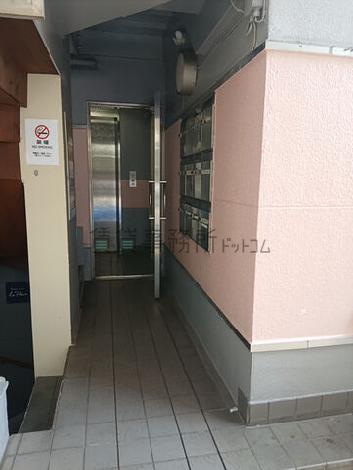 出入口付近