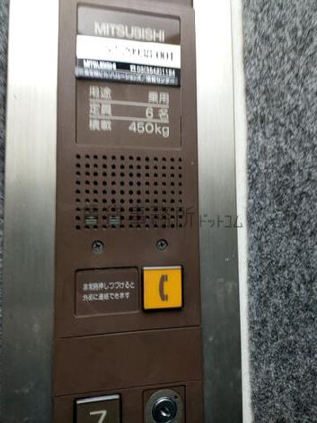 エレベーター6名乗り