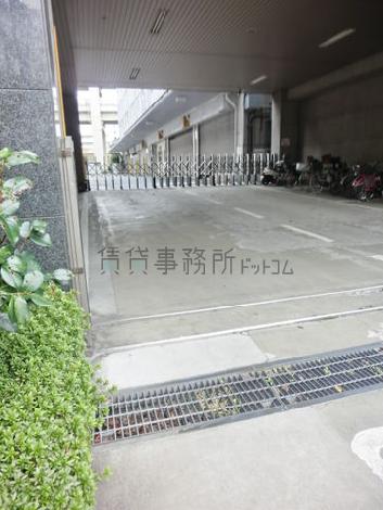 中庭へと続く入口