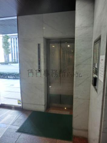清潔感のあるエレベーターです
