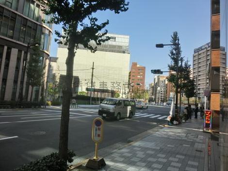 正面入口から見た周辺です