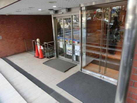 正面入り口です