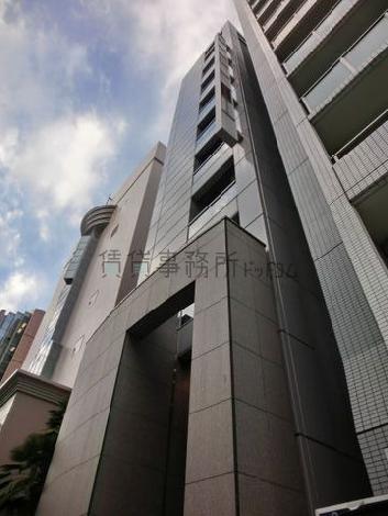 入口前からの外観です