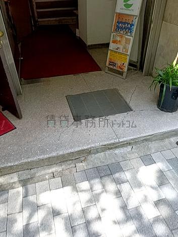 正面玄関前 段差