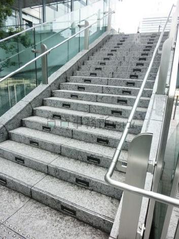 綺麗な石目で構成