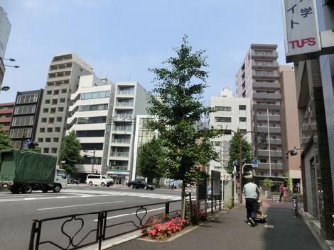 本郷通り方面です