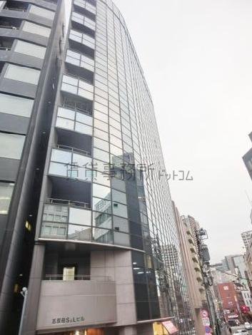 正面部分は鏡面ガラスが多いです