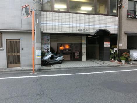ビル1階です