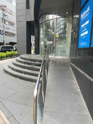 正面玄関